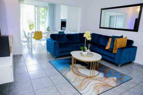 Lovely 2 bedroomed unit with a beautiful garden